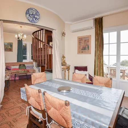 Belle Maison Au Bord De La Farinole
