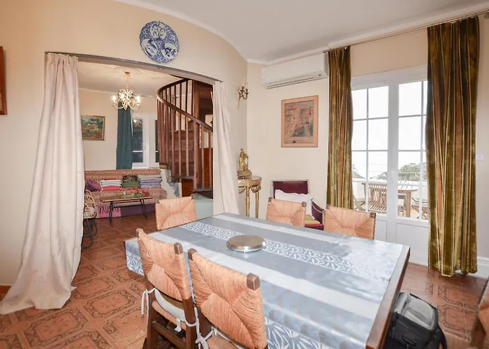 Belle Maison Au Bord De La Farinole